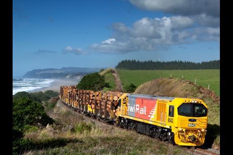 KiwiRail Freight already deploys its DL class locomotives on timber trains. (Photo: KiwiRail/Steve McElney)